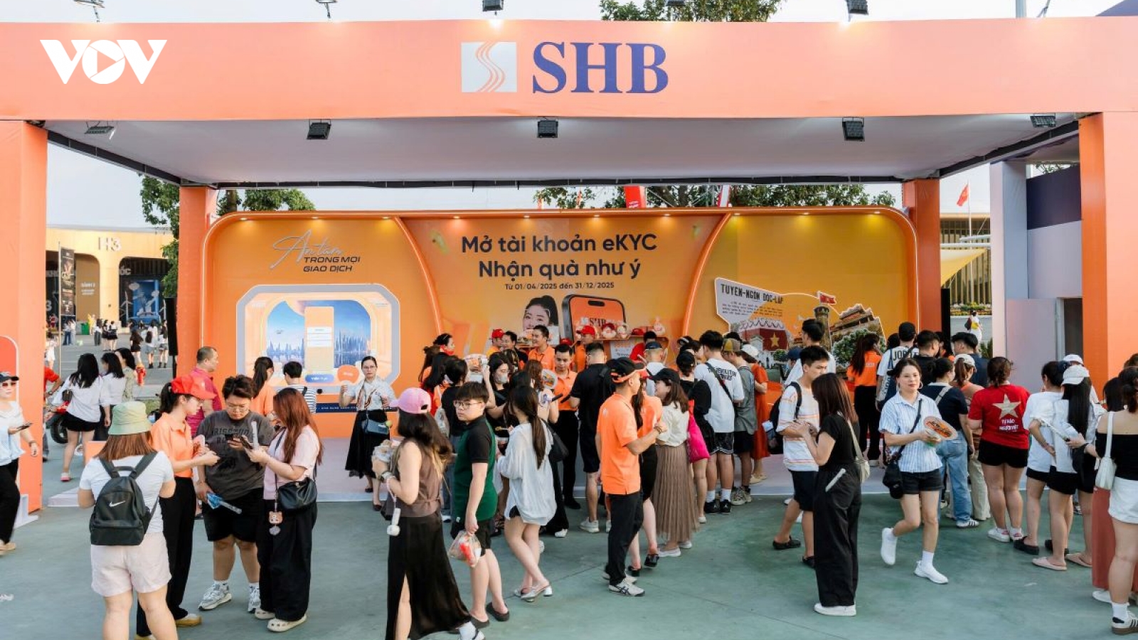 Giới trẻ “cháy hết mình” cùng SHB tại đại nhạc hội V Fest