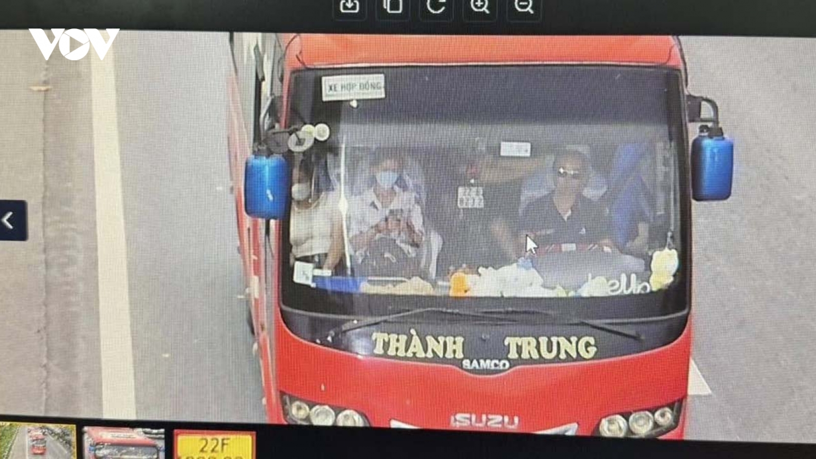 Camera AI phát hiện xe khách chở mô tô trong xe trên cao tốc Nội Bài - Lào Cai