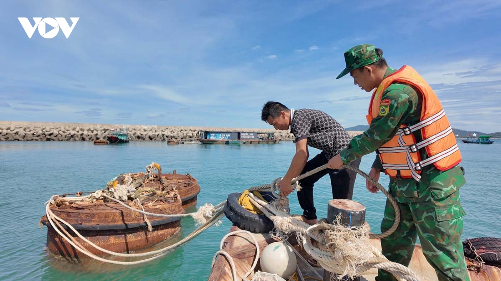 Các ngành, địa phương tập trung ứng phó khẩn cấp với bão số 9