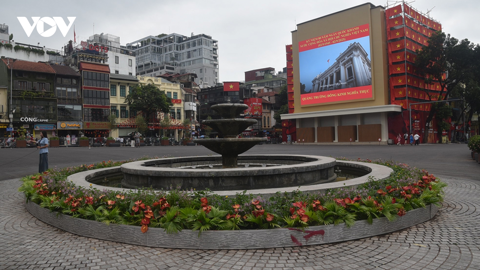 Quảng trường Đông Kinh Nghĩa Thục "khoác áo mới" sau khi chỉnh trang