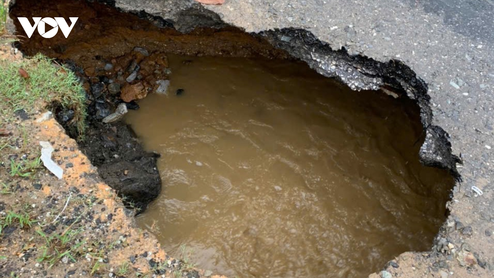 Lào Cai khẩn trương khắc phục hố sụt trên đường tỉnh 163