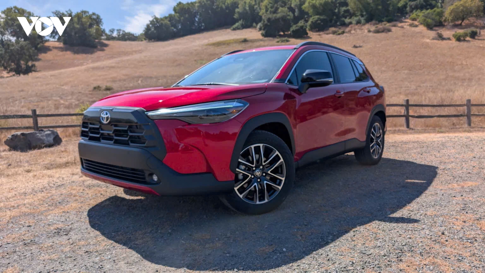 Toyota Corolla Cross 2026: Bước tiến giữa C-HR và RAV4