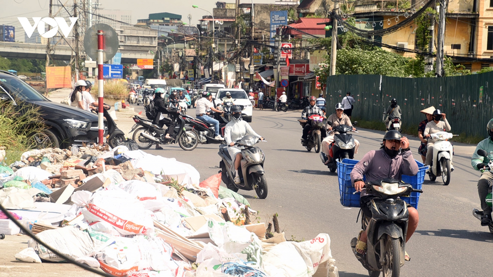 Đường Tam Trinh nghìn tỷ mặt bằng dở dang: Ngổn ngang rác thải, dân khốn khổ