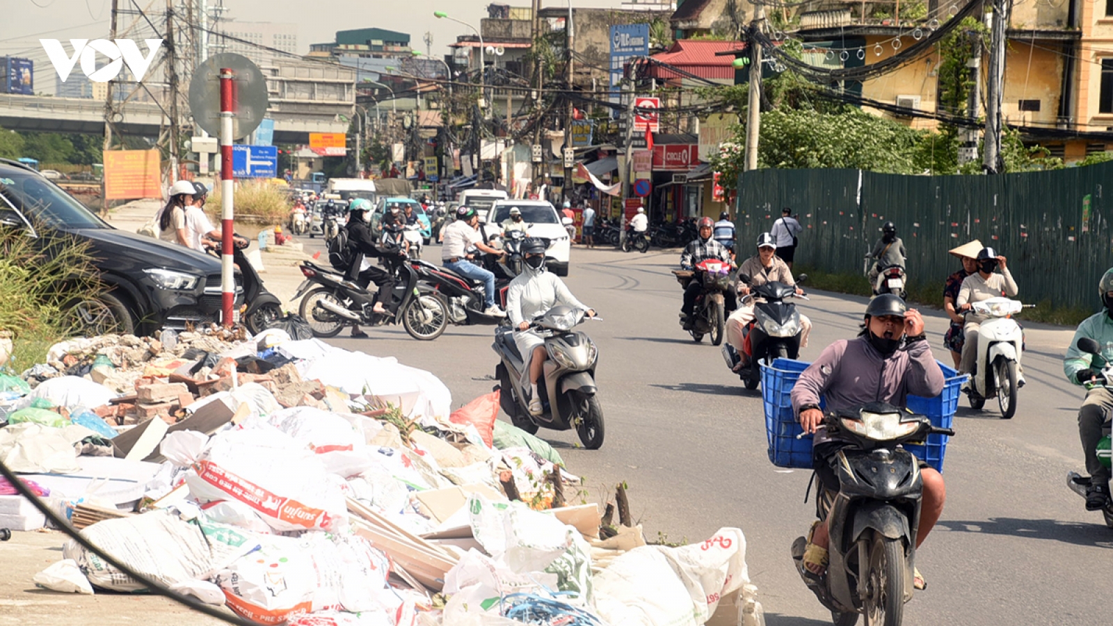 Đường Tam Trinh nghìn tỷ mặt bằng dở dang: Ngổn ngang rác thải, dân khốn khổ