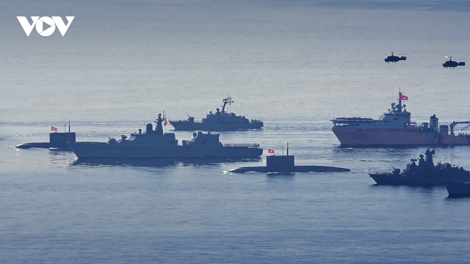 Hải quân Việt Nam phô diễn sức mạnh với Lễ diễu binh trên biển