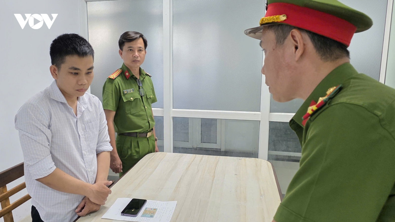 Khởi tố, bắt tạm giam nhân viên công ty bảo hiểm tham ô tiền tỷ