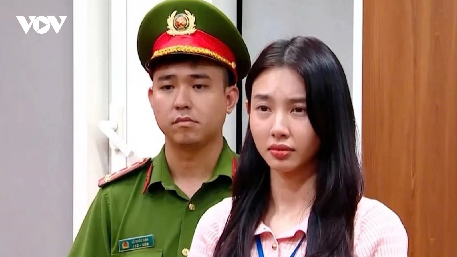Hoa hậu Thuỳ Tiên ký hợp đồng quảng cáo với Chị em rọt để tránh trách nhiệm, giữ hình ảnh
