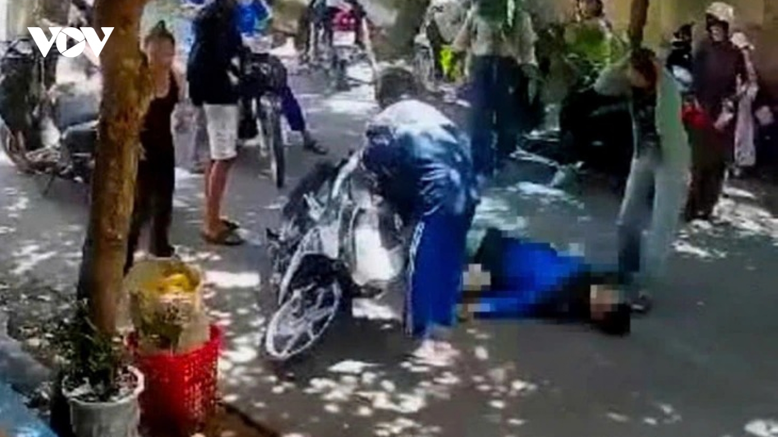 Nóng 24h: Nam sinh chống trả khi bị đánh hội đồng, làm 2 người nhập viện