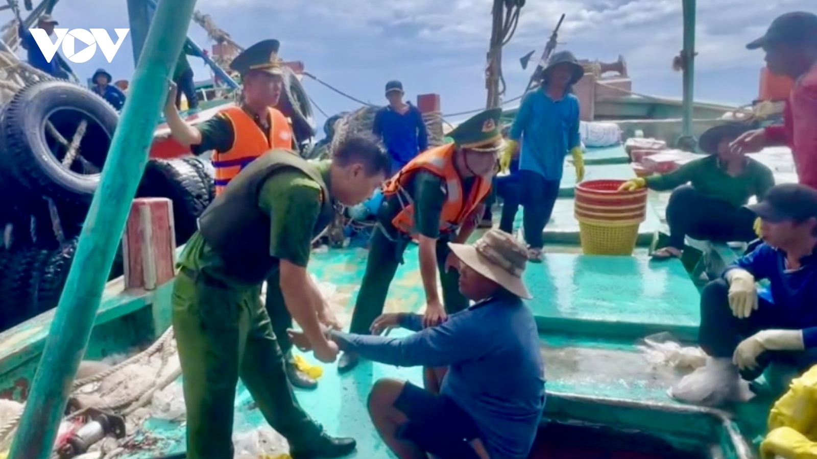 Biên phòng TP.HCM liên tiếp bắt giữ các đối tượng truy nã lẩn trốn trên tàu cá