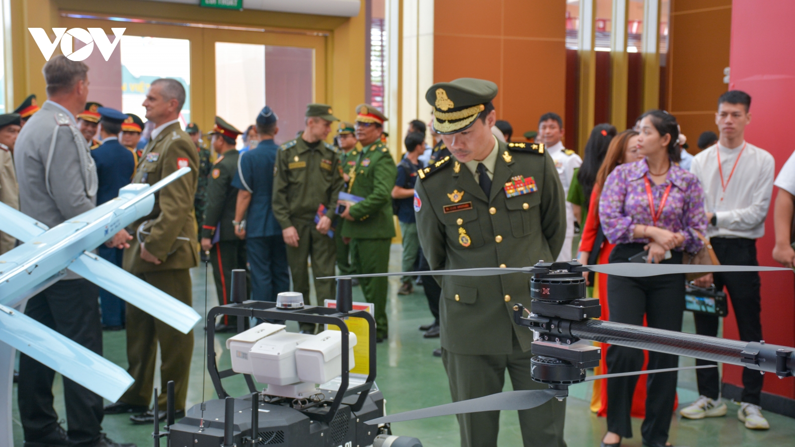 Khách quốc tế ấn tượng với Triển lãm Thành tựu đất nước 80 năm