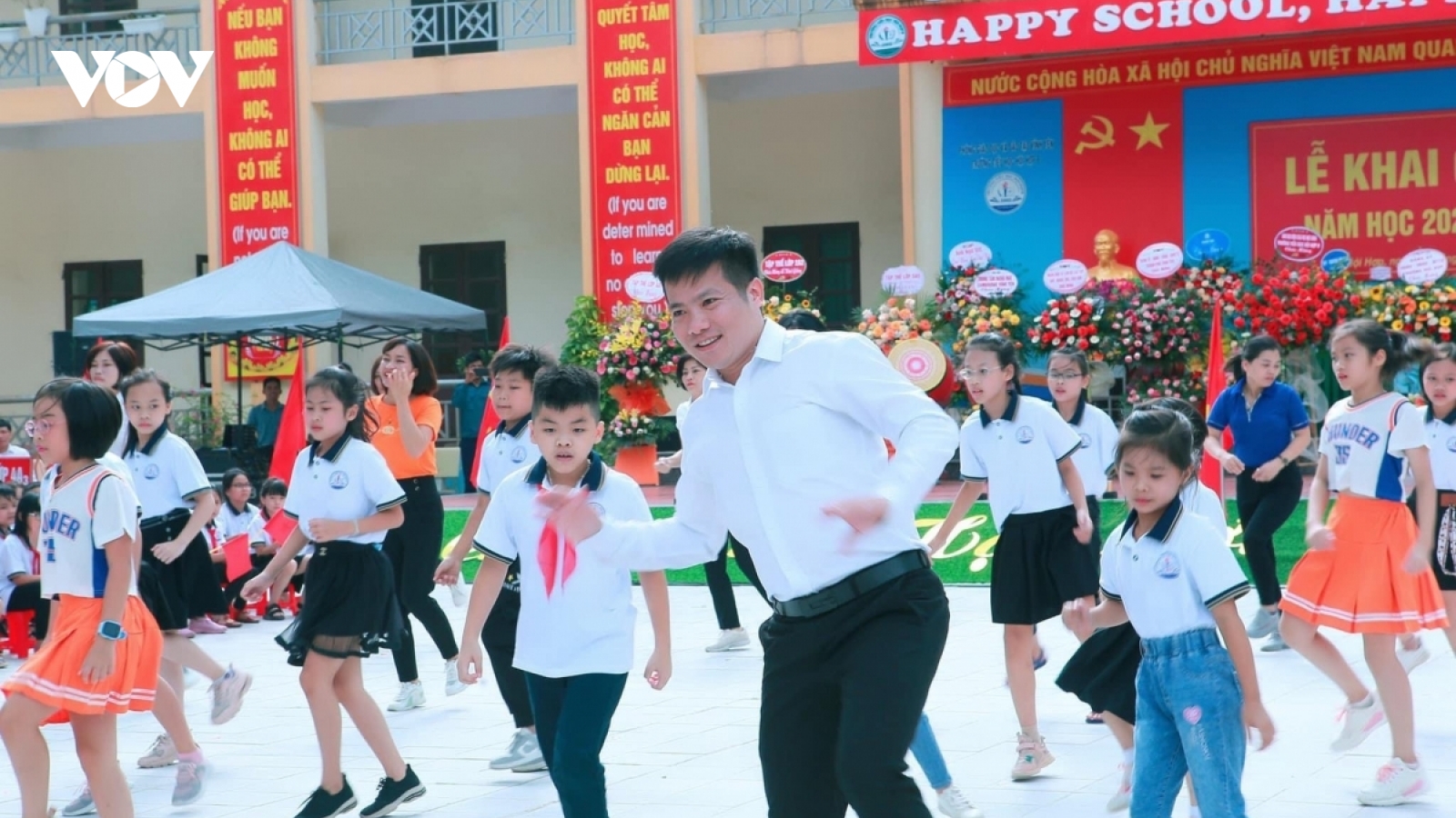 Bộ GD-ĐT siết chặt đạo đức nhà giáo để "thầy ra thầy, trò ra trò"