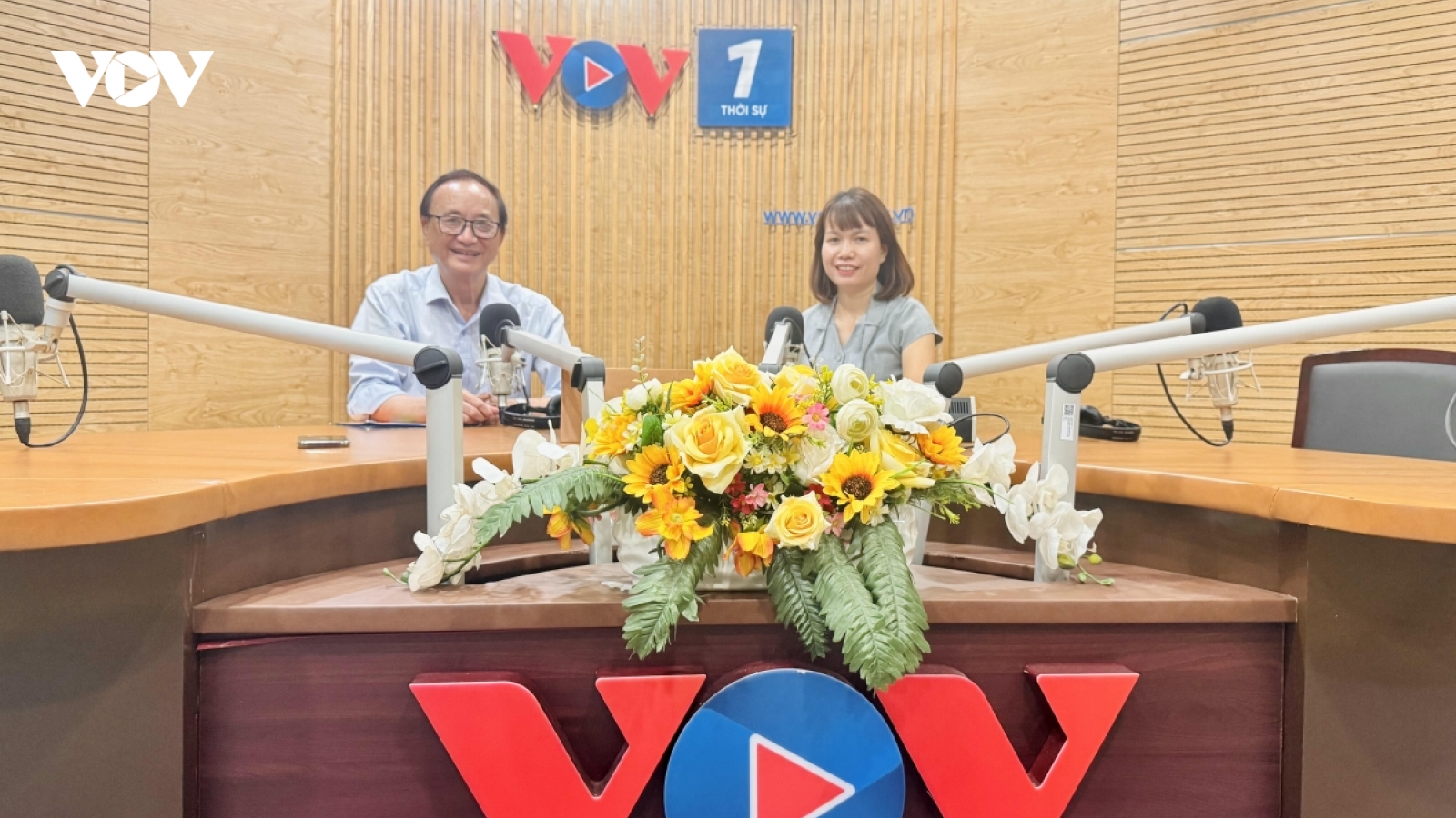 Một bộ sách giáo khoa - bài toán về chất lượng và tính khả thi