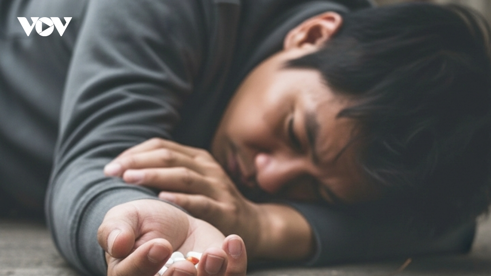 Ngã gục bất tỉnh sau khi uống 3 viên thuốc hàng xóm cho