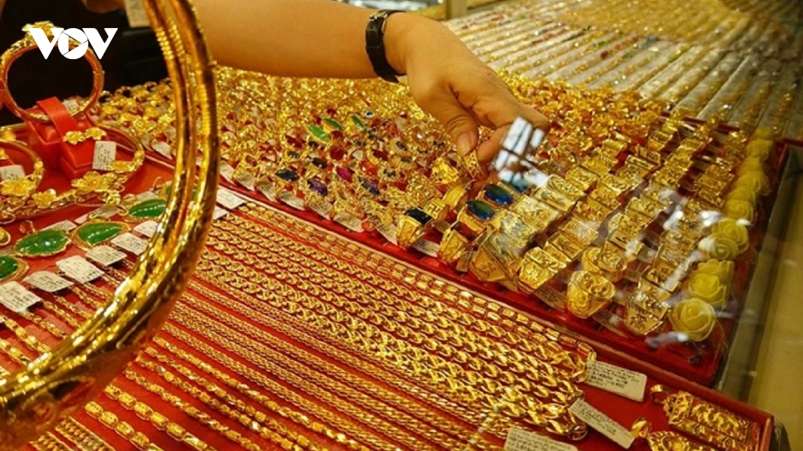 Giá vàng hôm nay 11/9: Vàng trong nước đi ngang ở mức 135,3 triệu đồng/lượng
