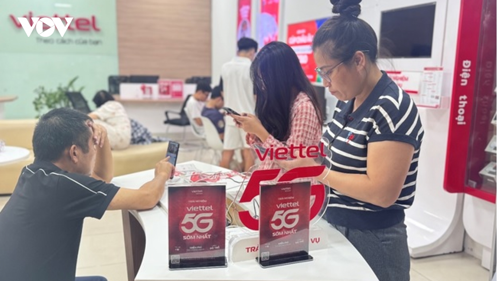 Viettel triển khai nhiều chính sách hỗ trợ khách hàng bị ảnh hưởng bão số 10