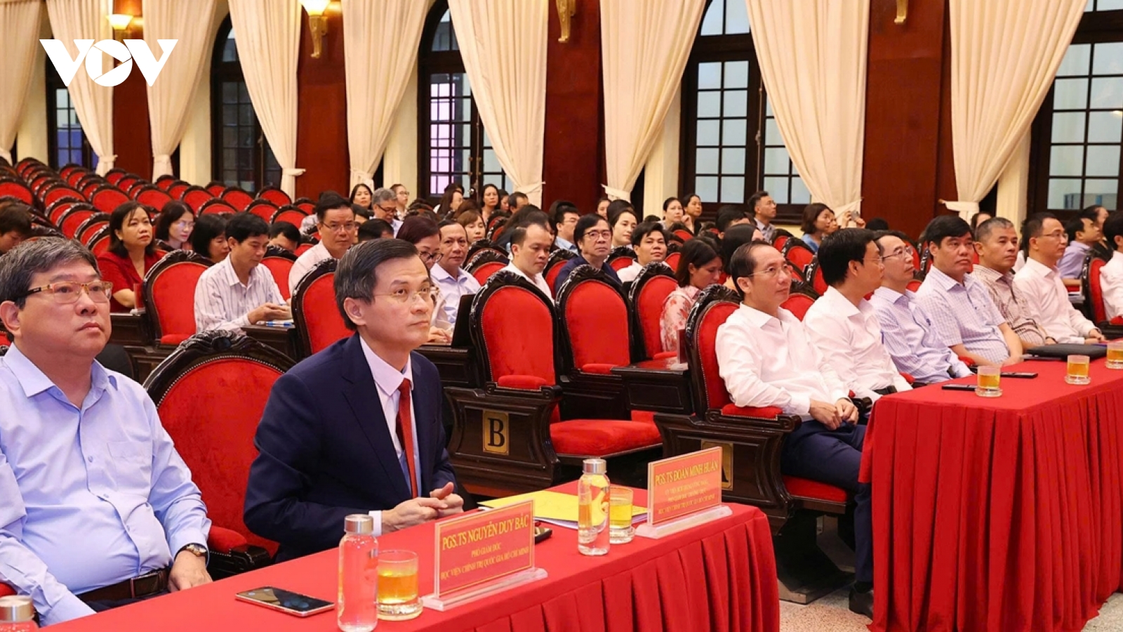 Bồi dưỡng cập nhật kiến thức, kỹ năng với cán bộ quản lý xã, phường, đặc khu