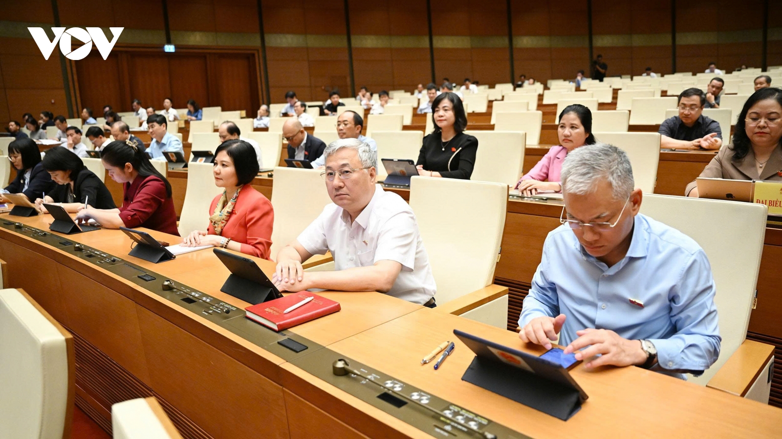 ĐBQH chuyên trách tán thành sử dụng một bộ sách giáo khoa trên toàn quốc