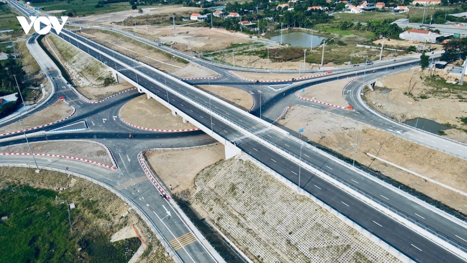Tăng tốc giải ngân các dự án trọng điểm, hoàn thành mục tiêu 3.000 km cao tốc