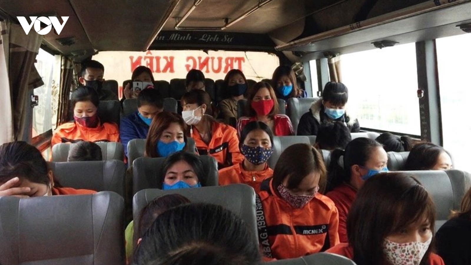 Xe ô tô chở quá số người quy định sẽ bị xử phạt như thế nào?