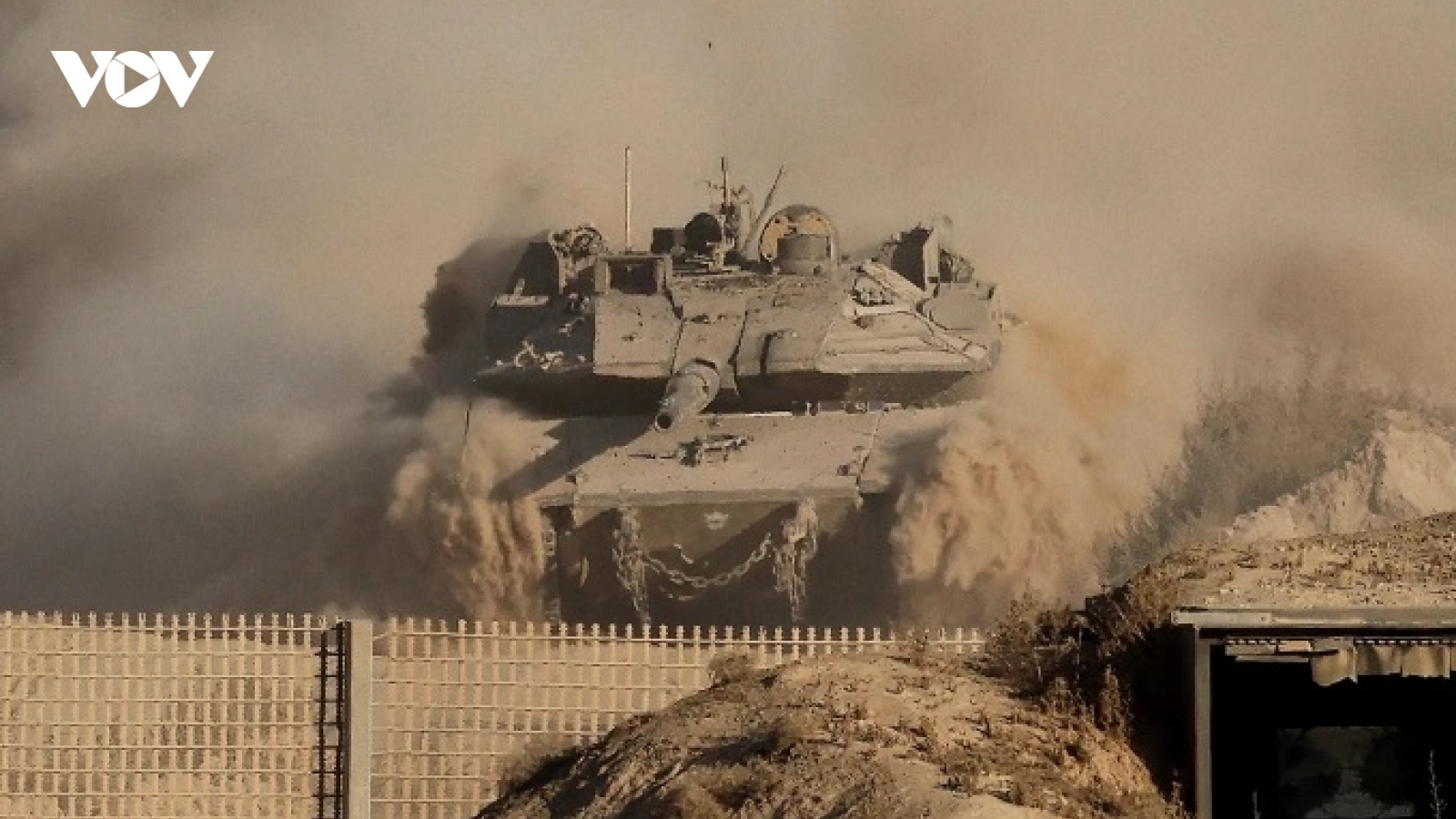 Israel đẩy mạnh tấn công, triển khai xe tăng tiến sâu vào Gaza