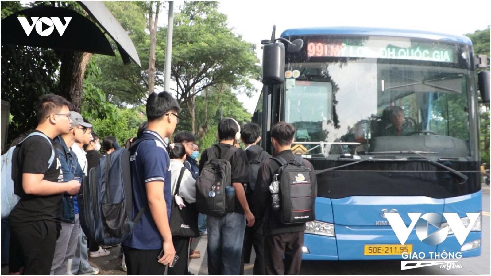 TP.HCM: Sinh viên gặp khó sau điều chỉnh, cắt giảm tuyến xe buýt