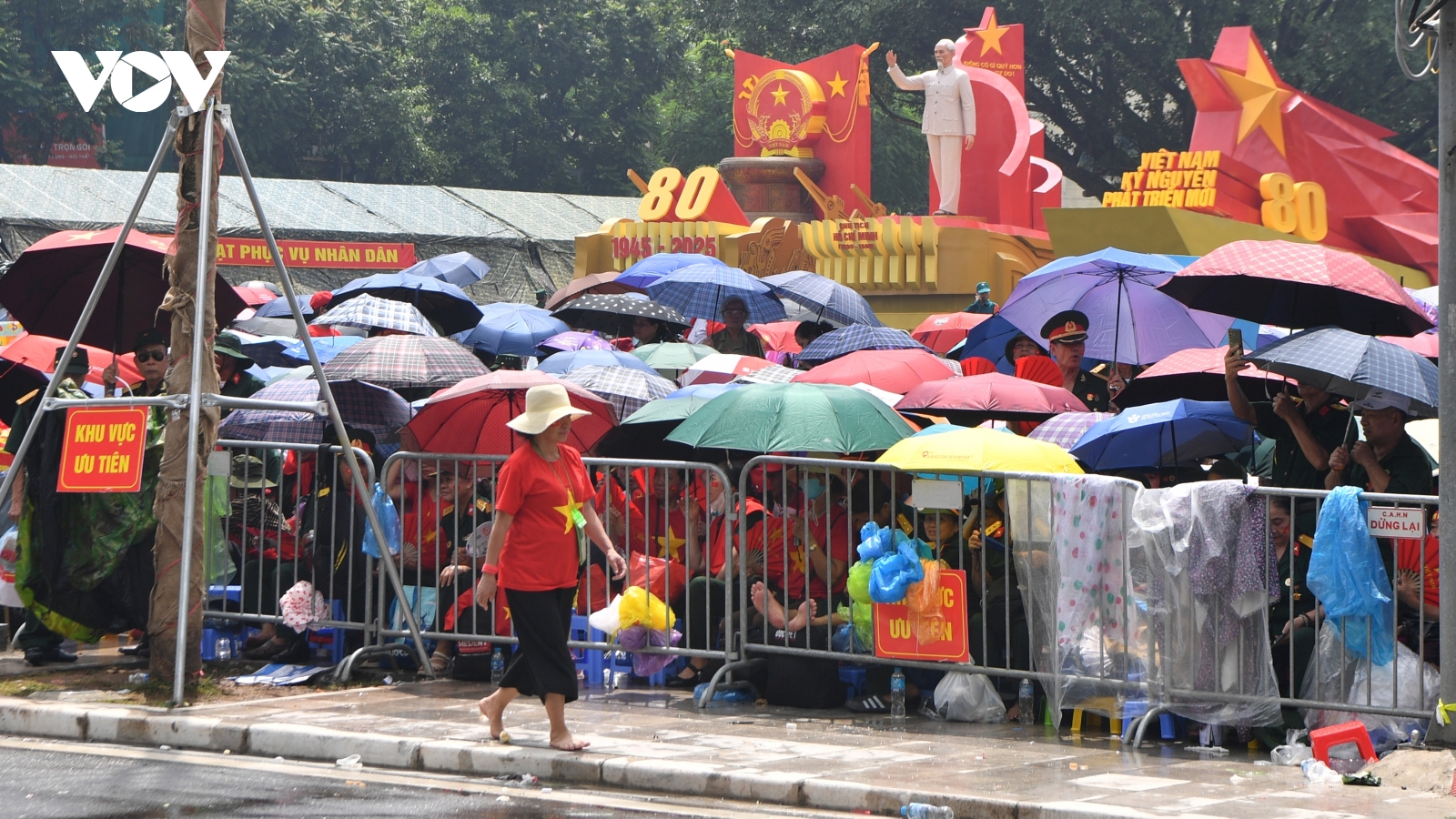 Cuộc đua "xí chỗ" xem diễu binh, diễu hành 80 năm Quốc khánh 2/9