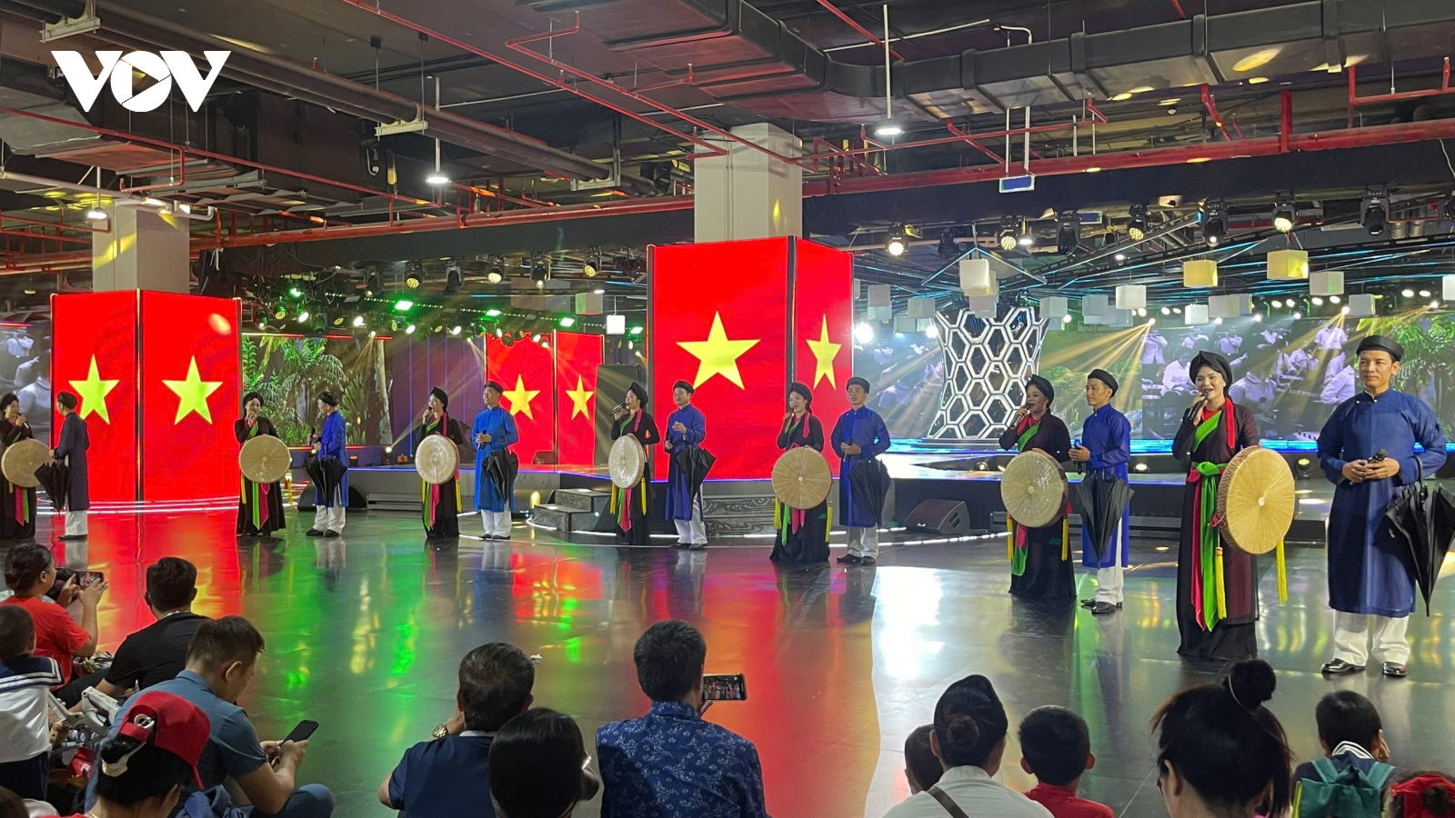 Ngọt ngào câu ca quan họ tại Triển lãm "80 năm Hành trình Độc lập-Tự do-Hạnh phúc"