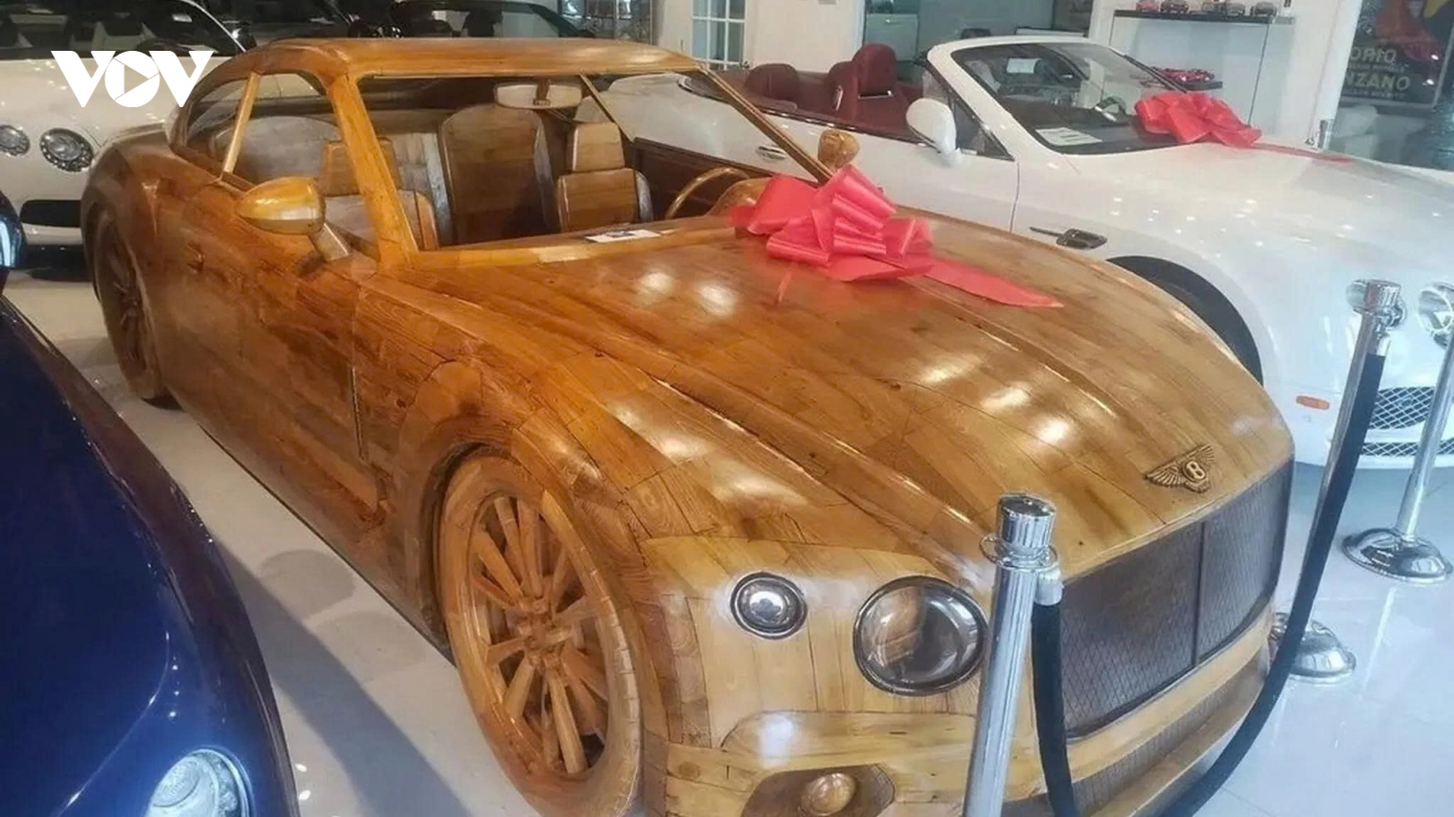 Chiếc Bentley Continental GT hoàn toàn bằng gỗ được rao bán hơn 2,6 tỷ đồng