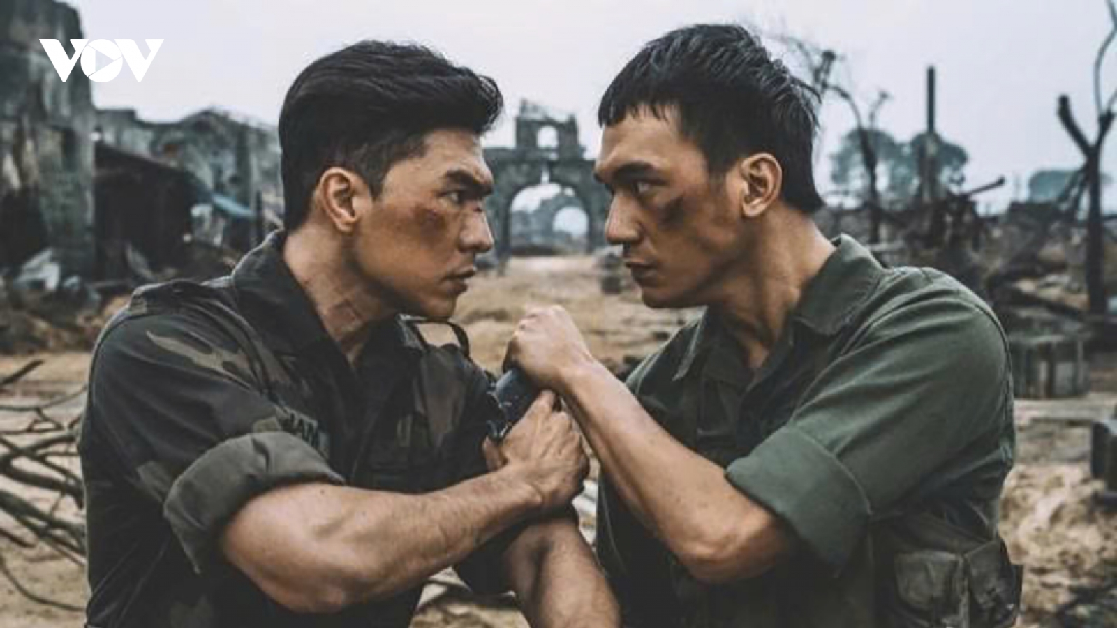 "Mưa đỏ" vượt "Mai" trở thành phim có doanh thu cao nhất lịch sử phòng vé Việt