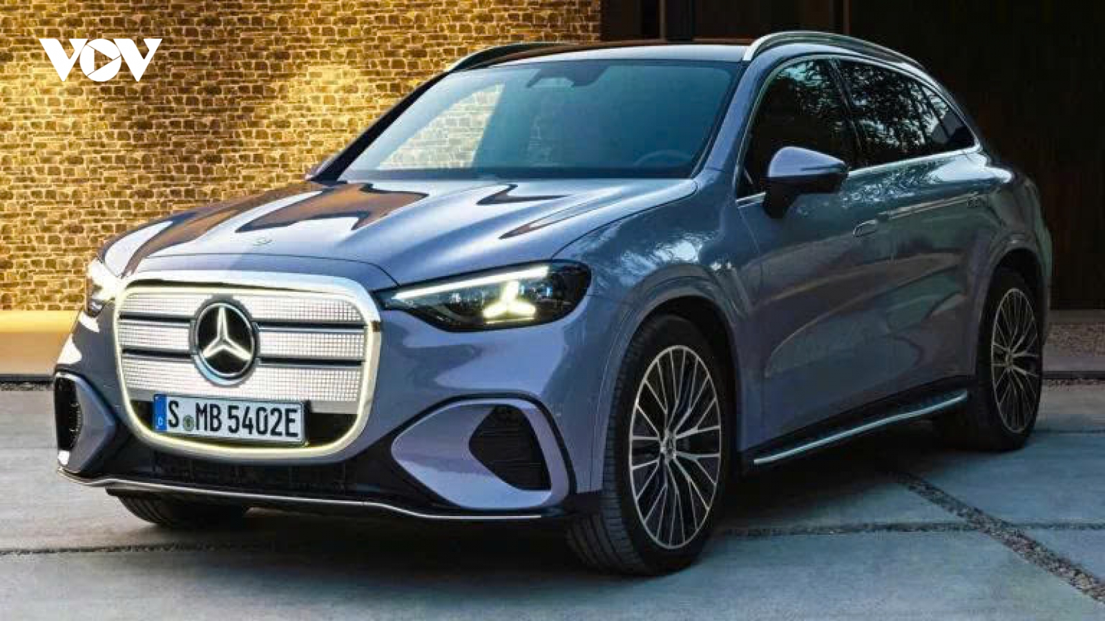 Mercedes GLC chạy điện ra mắt với lưới tản nhiệt khổng lồ và nội thất hiện đại