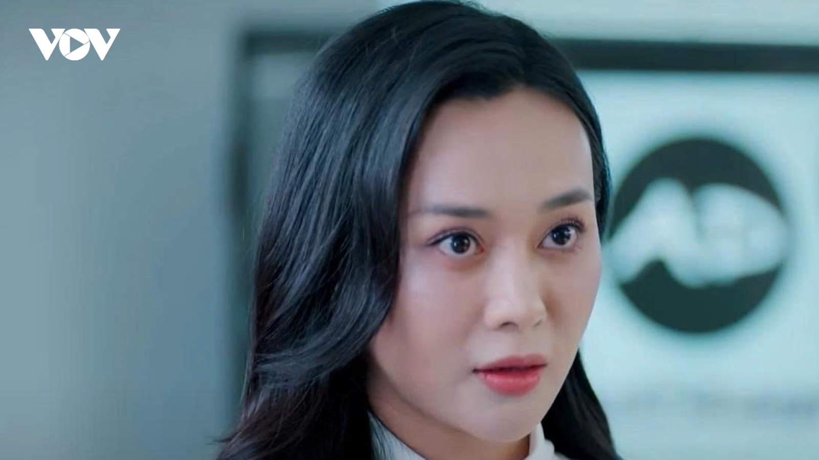 "Gió ngang khoảng trời xanh" tập 14: Mỹ Anh dằn mặt, đuổi việc trợ lý của chồng