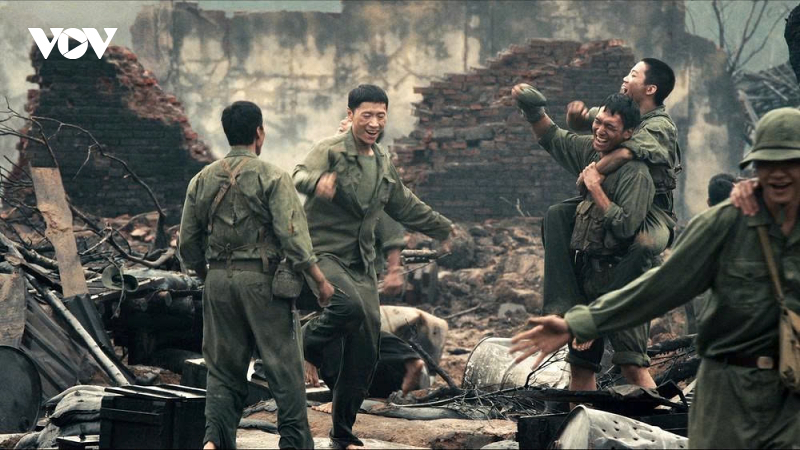 “Mưa đỏ” và công thức làm nên kỷ lục phòng vé Việt