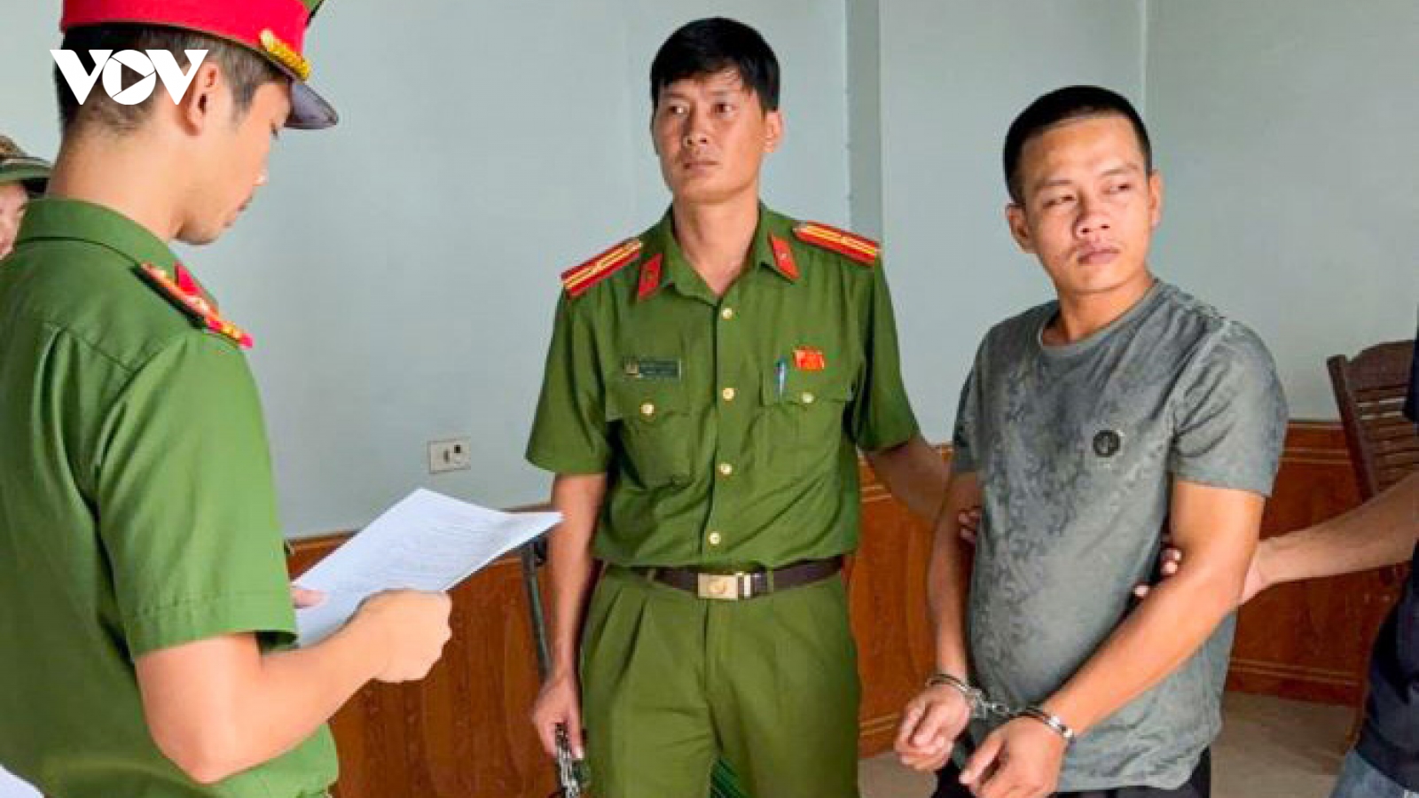 Bắt người đàn ông bạo hành con ruột ở Bắc Ninh