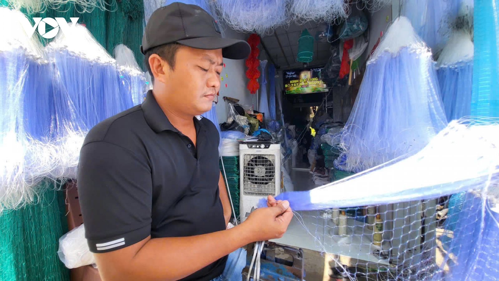 Làng đan lưới Thơm Rơm nhộn nhịp khi mùa nước nổi về