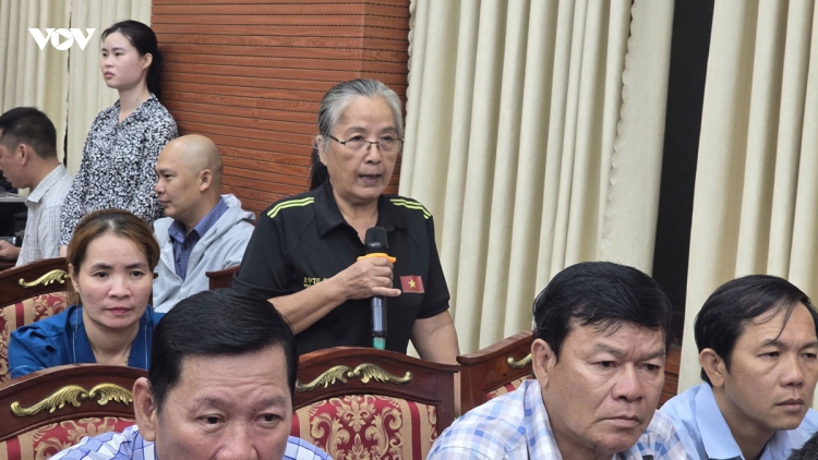 "Xây nhầm nhà", sổ đỏ chờ mòn mỏi: Cử tri chất vấn gay gắt về quản lý đất đai