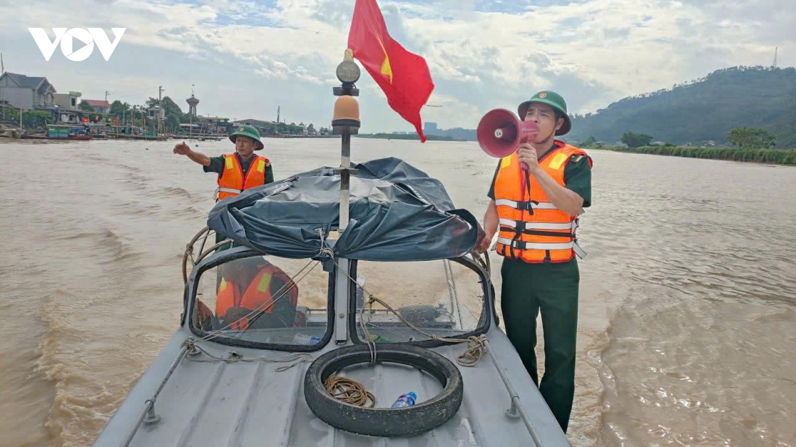 Thủ tướng yêu cầu khẩn trương khắc phục hậu quả bão số 10 và mưa lũ