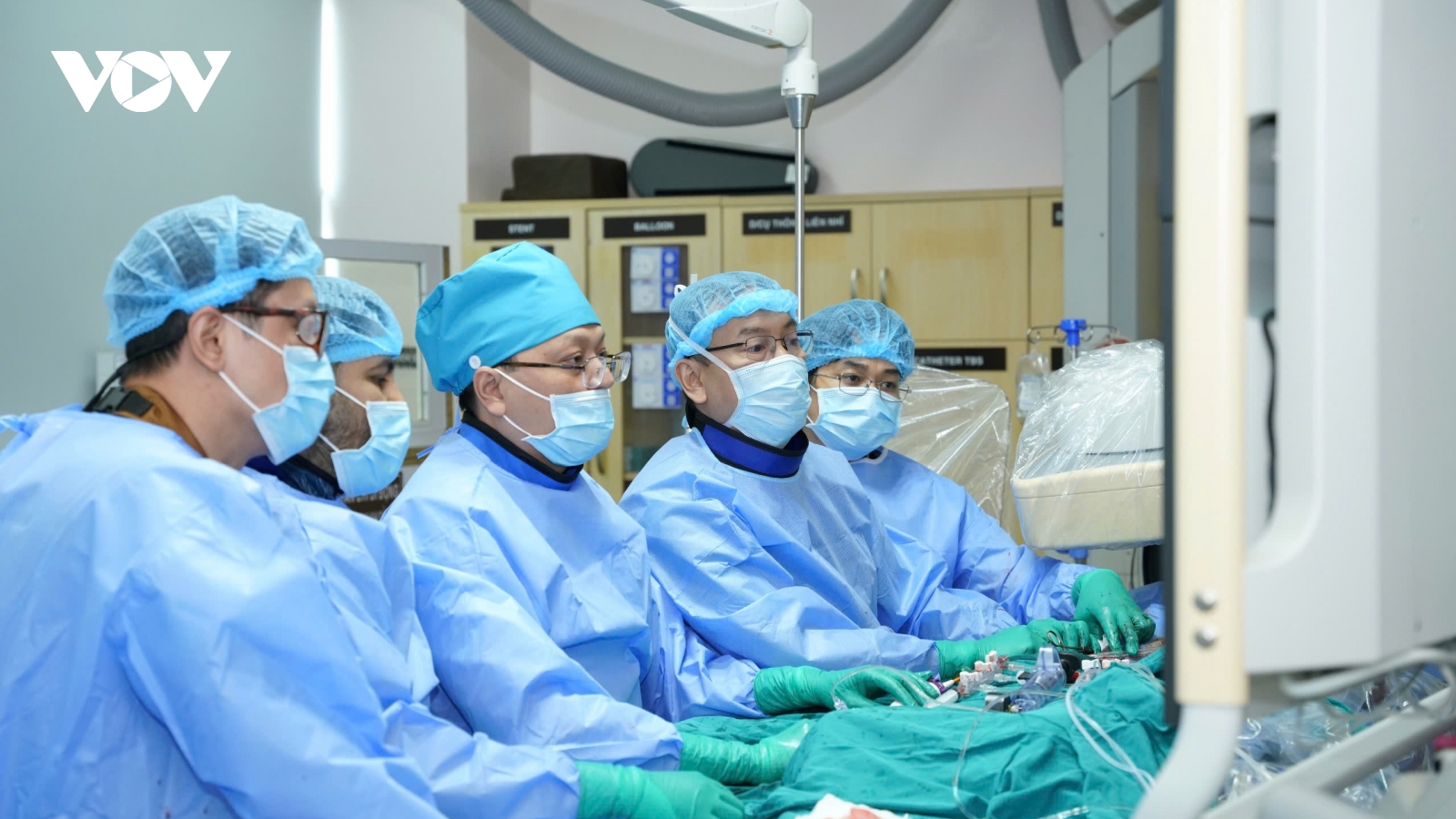 Bệnh viện ĐHYD TPHCM thực hiện thành công 100 ca thay van tim không cần phẫu thuật