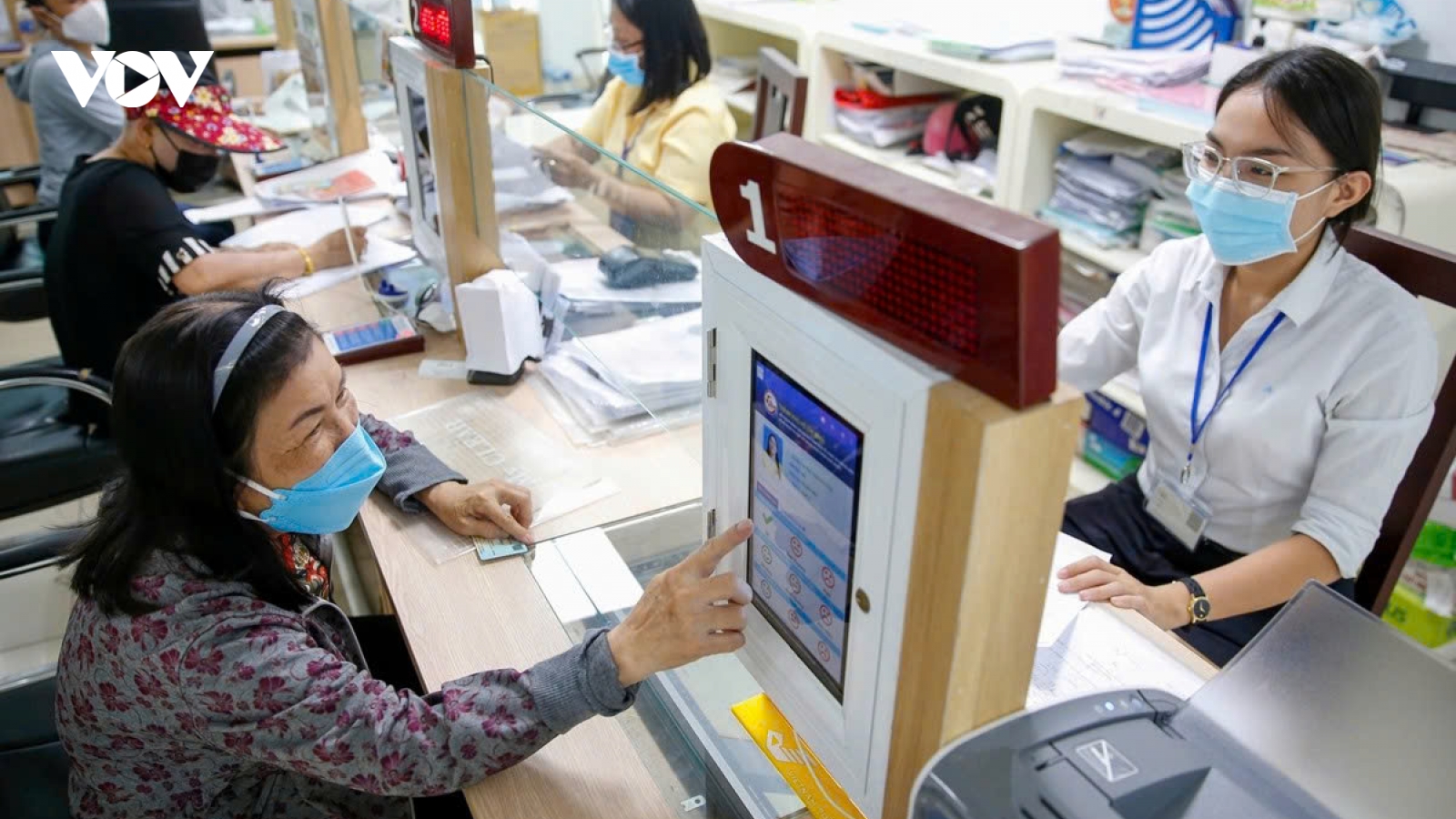 Bộ Chính trị: Đánh giá cán bộ định kỳ hằng quý, hằng năm, đột xuất khi có yêu cầu