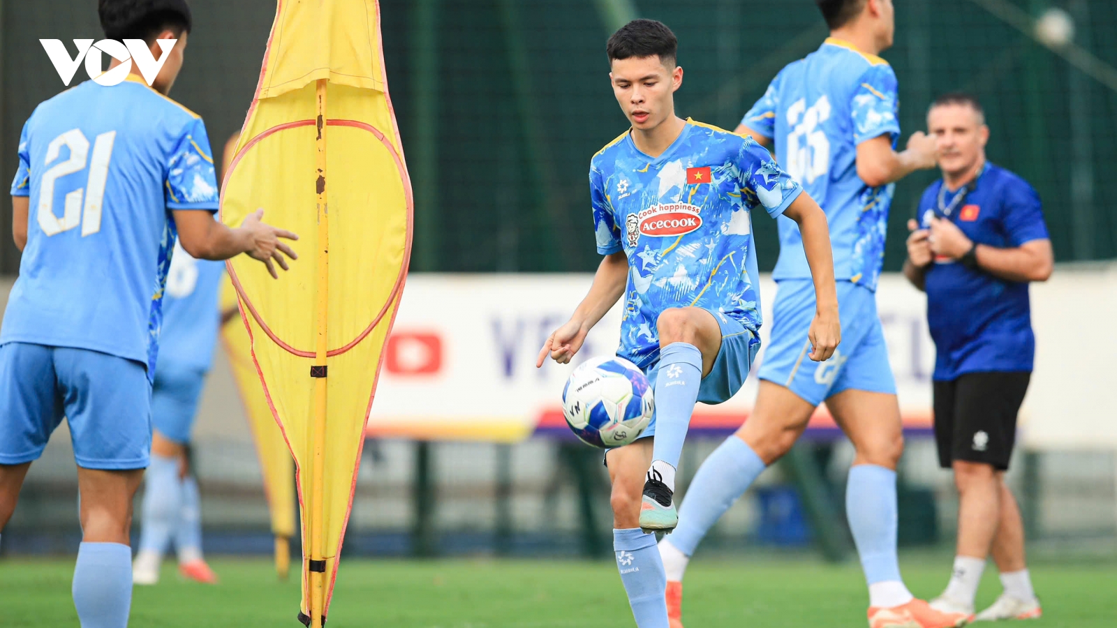 Dàn sao Việt kiều háo hức tập luyện, chờ cùng U23 Việt Nam đấu "đại gia" châu Á