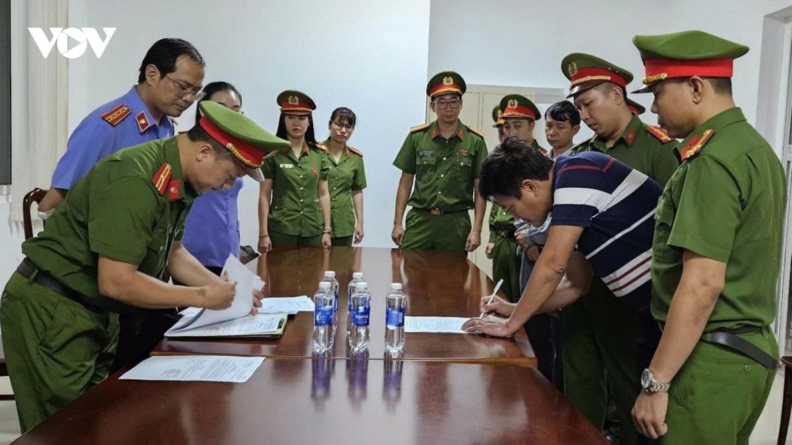Nóng 24h: Khởi tố Giám đốc Bệnh viện Đa khoa Vùng Tây Nguyên vụ máy tán sỏi hỏng
