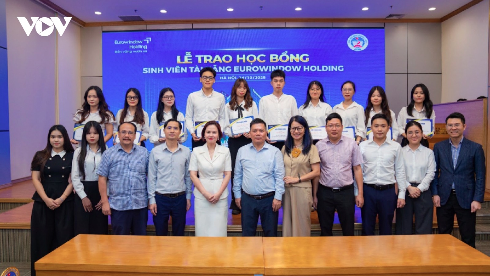 Eurowindow Holding tiếp sức hành trình chinh phục tri thức cho sinh viên tài năng