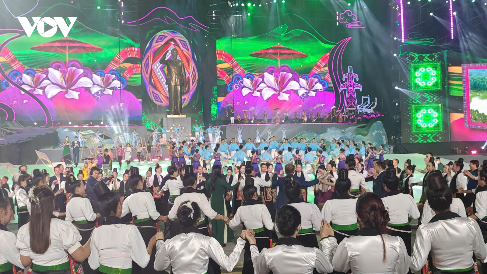 Chương trình nghệ thuật "Hào khí Sơn La - Vươn xa cùng đất nước"