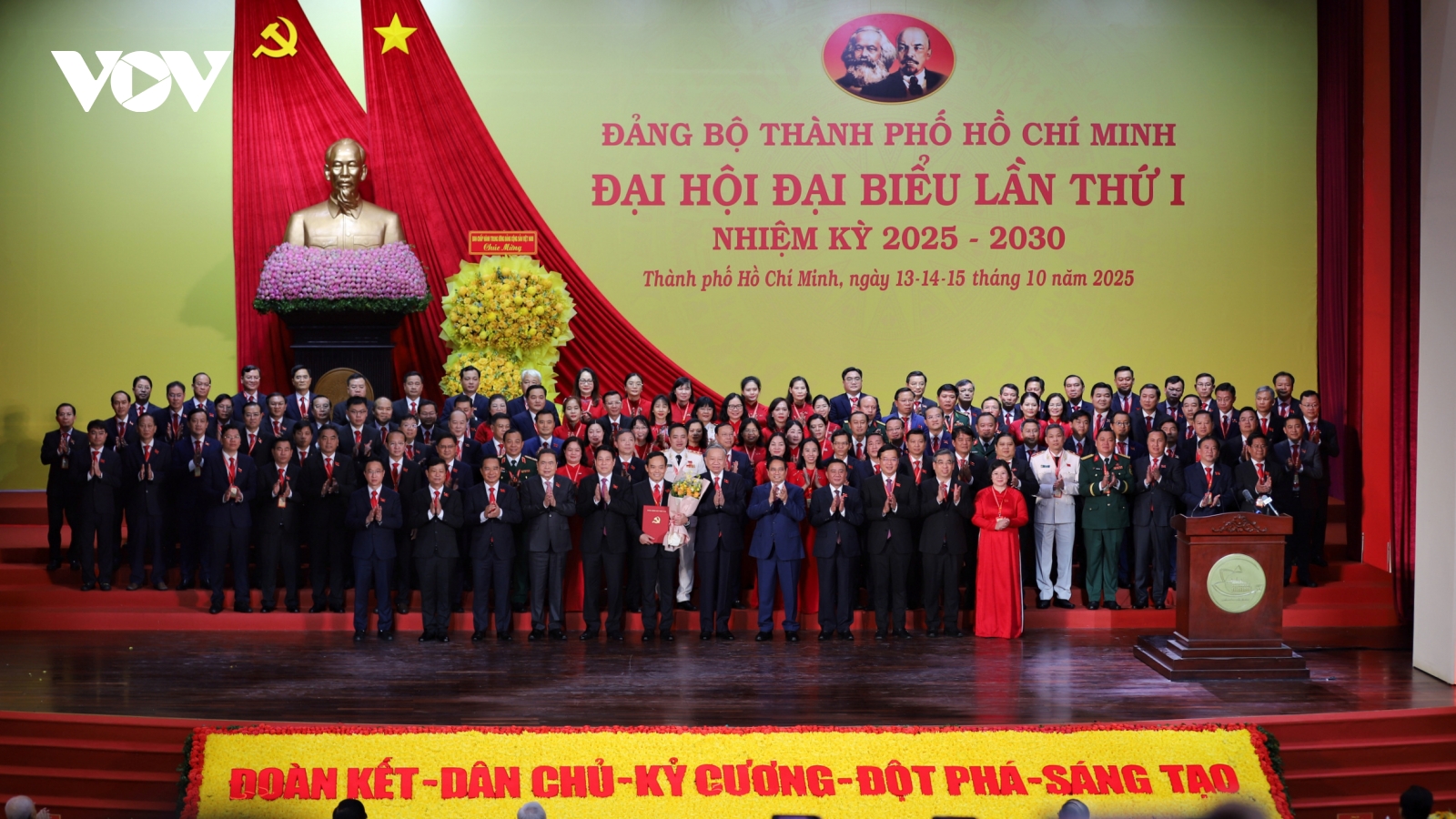 Toàn cảnh phiên khai mạc Đại hội Đảng bộ TP.HCM lần thứ I, nhiệm kỳ 2025-2030