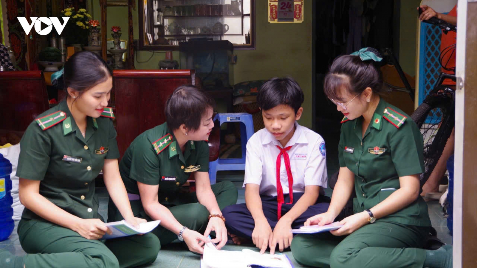 “Nâng bước em tới trường” gieo hy vọng cho học sinh nghèo ở biên giới biển Gia Lai