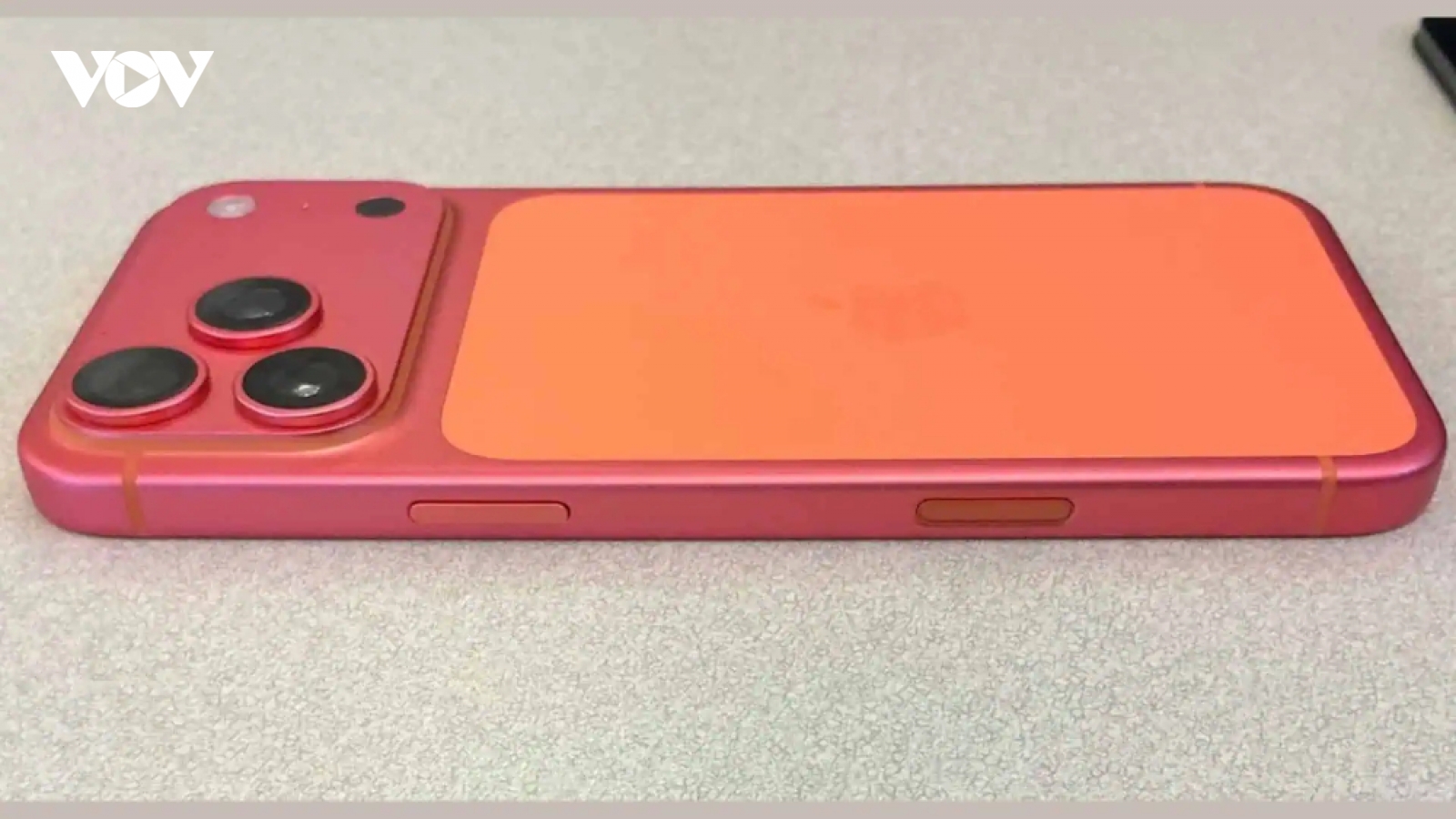 iPhone 17 Pro Max màu cam bỗng nhiên biến thành màu hồng?