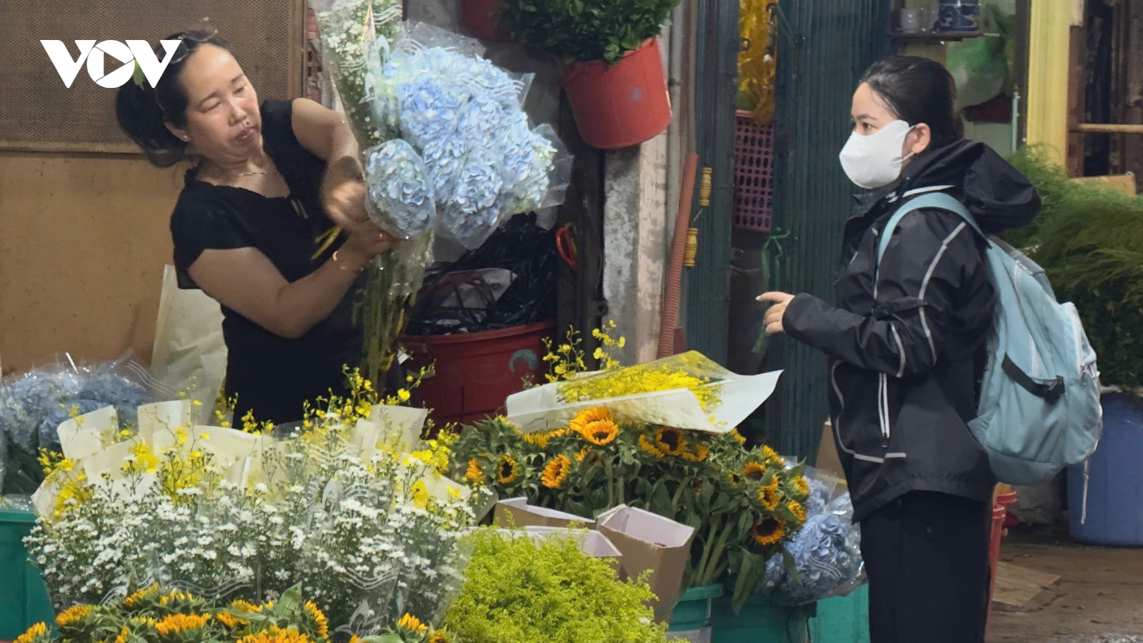 Thị trường hoa 20/10 tại TP.HCM: Mua sắm trên kênh online chiếm ưu thế