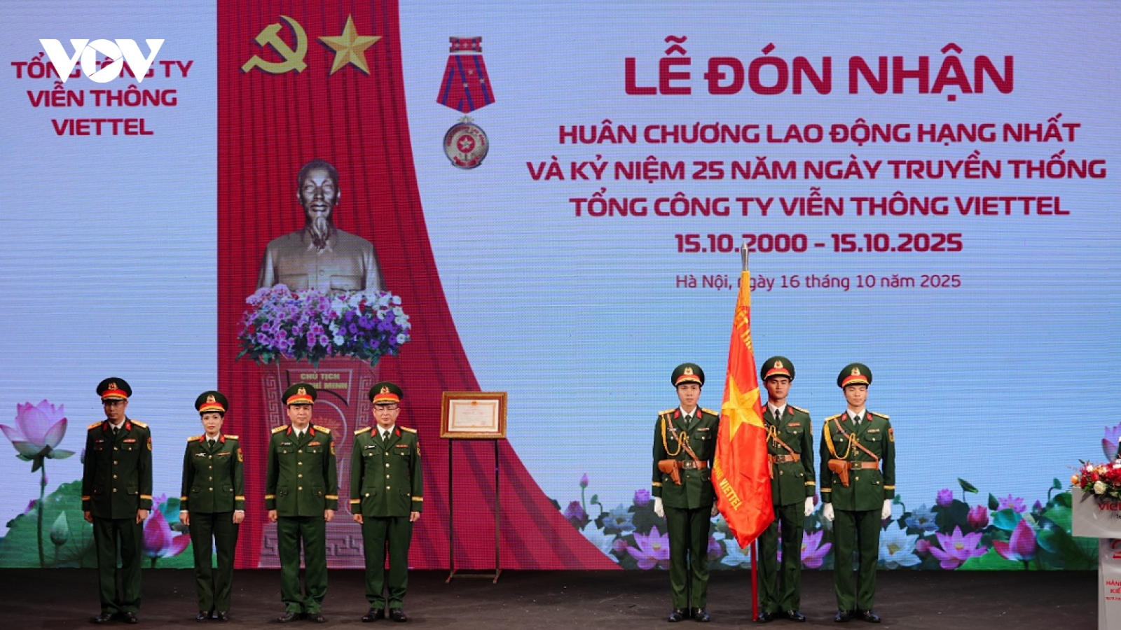 Viettel Telecom nhận Huân chương Lao động hạng Nhất