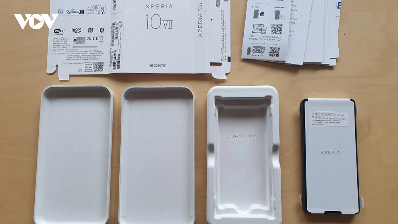 Sony khởi đầu xu hướng “smartphone trần trụi” khi từ bỏ cả cáp USB?