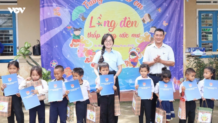 Hàng nghìn phần quà Trung thu đến với trẻ em nghèo và trẻ em miền núi ở Đà Nẵng