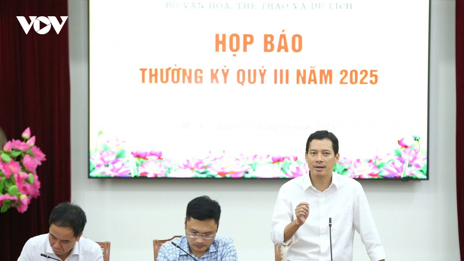 Bộ VHTT&DL lên tiếng về việc phim “tổng tài” tràn ngập mạng xã hội